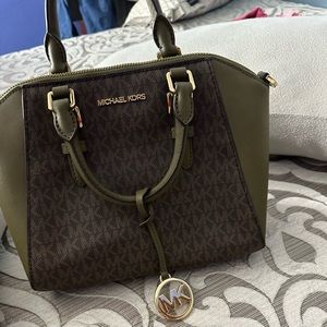 Michael kors purse